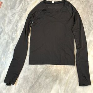 Lululemon Black Long Sleeved Swiftly Tech Size 2